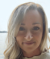 Book an Appointment with Richelle Johnson at Victoria Location