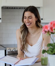 Book an Appointment with Zoe Caissy for Dietetics